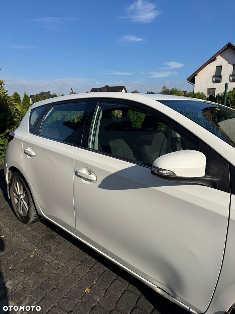 Toyota Auris 2014 photo 4