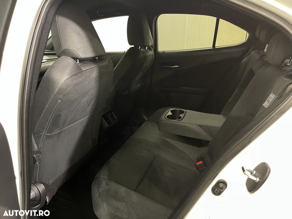 Lexus UX 250h FWD Business - 11