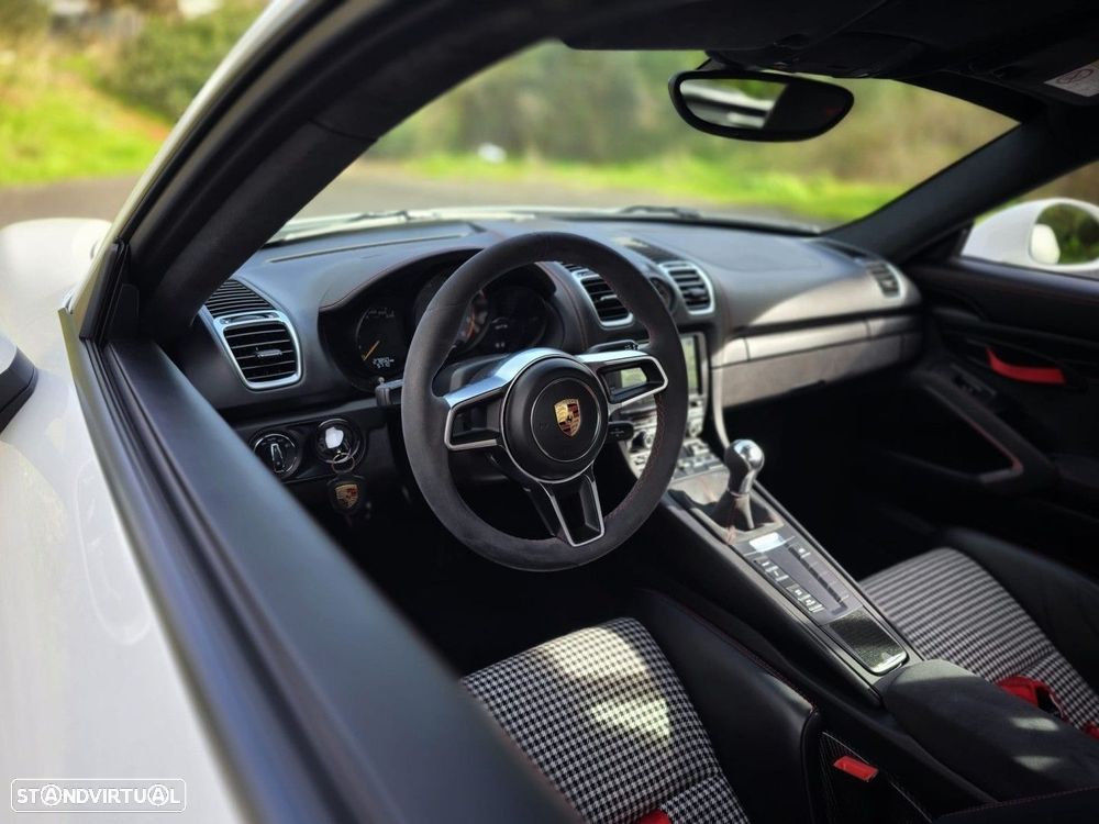 Porsche Cayman GT4 - 50