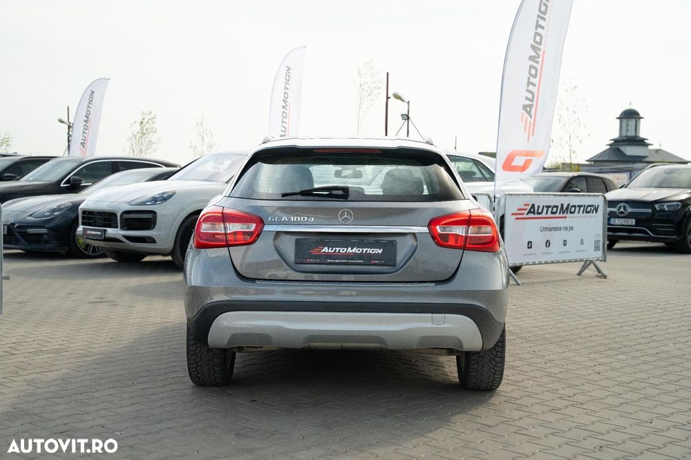 Mercedes-Benz GLA - 25