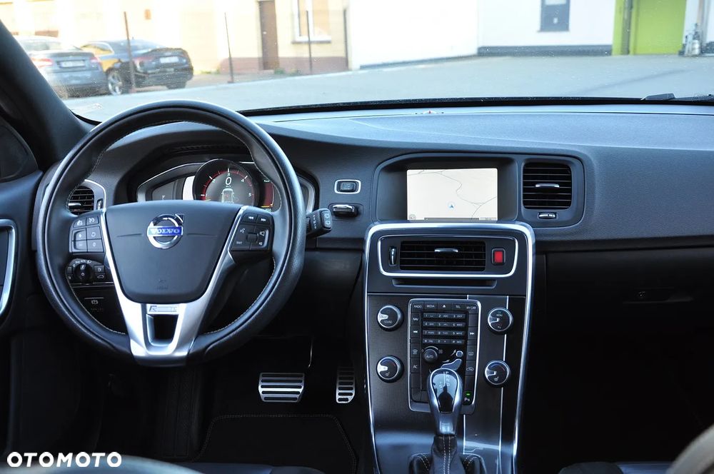 Volvo V60 D4 Geartronic RDesign - 21