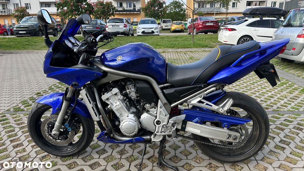 Yamaha FZS - 6