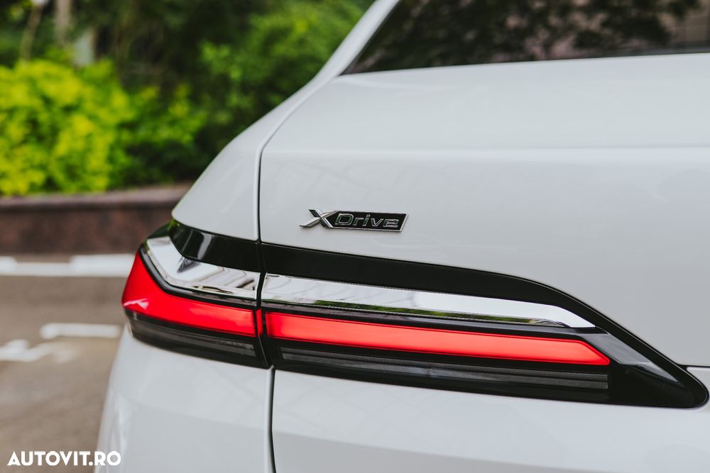 BMW Seria 7 740d xDrive MHEV - 8