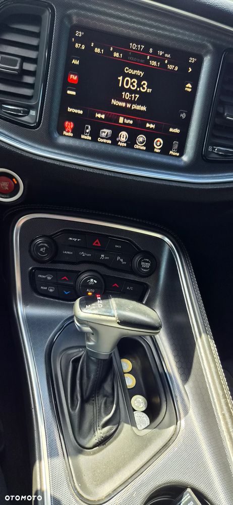 Dodge Challenger - 12