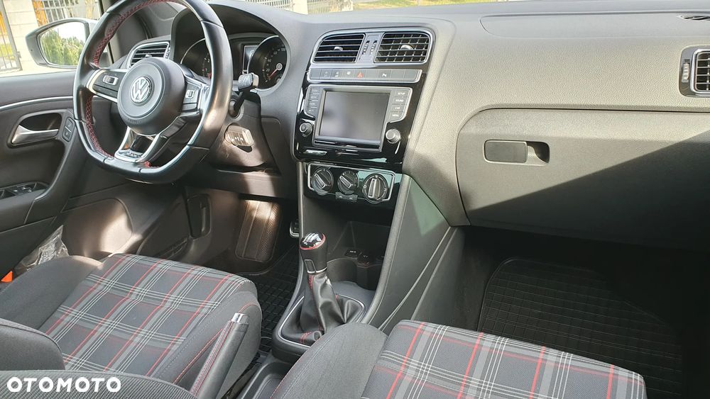 Volkswagen Polo 1.8 TSI BMT GTI - 9