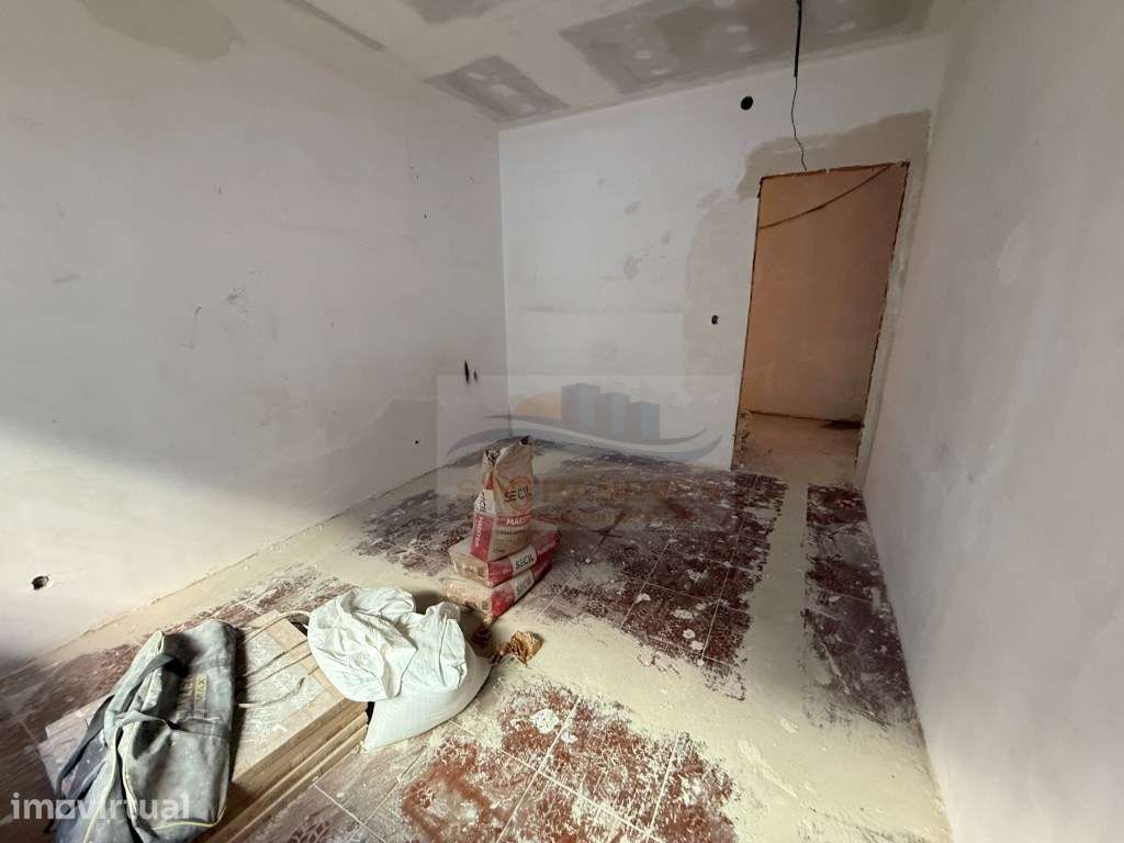 T2 com Quintal - Excelente Oportunidade para Remodelação | Potencia... - Grande imagem: 4/7