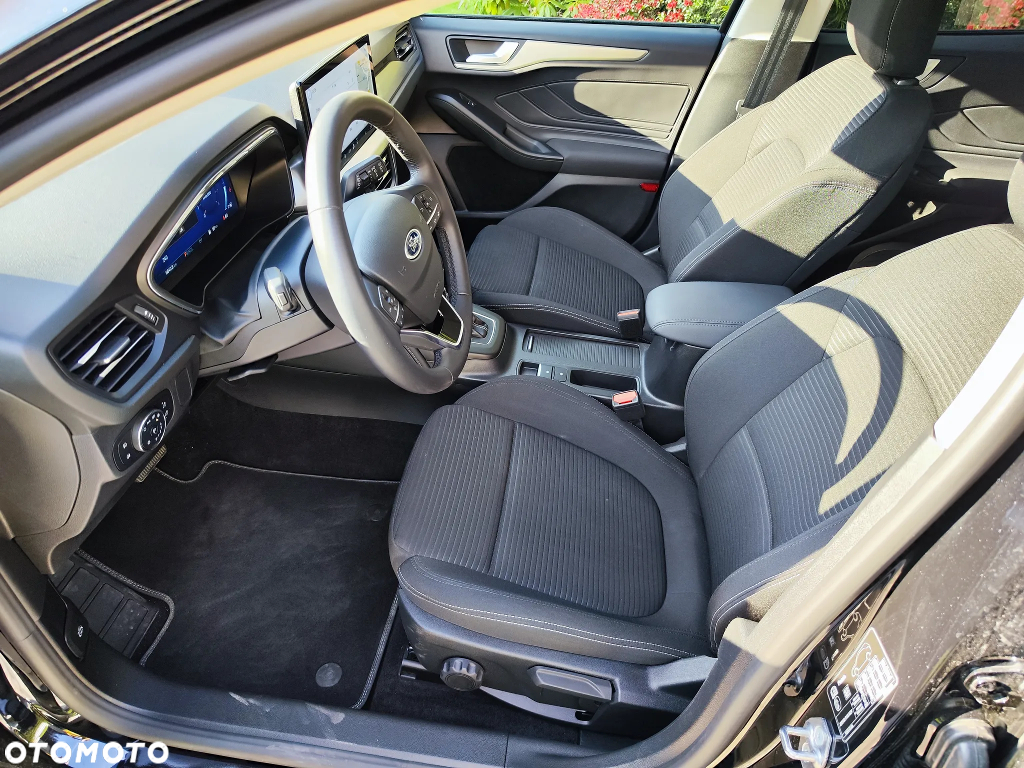 Ford Focus 1.0 EcoBoost Hybrid TITANIUM - 10