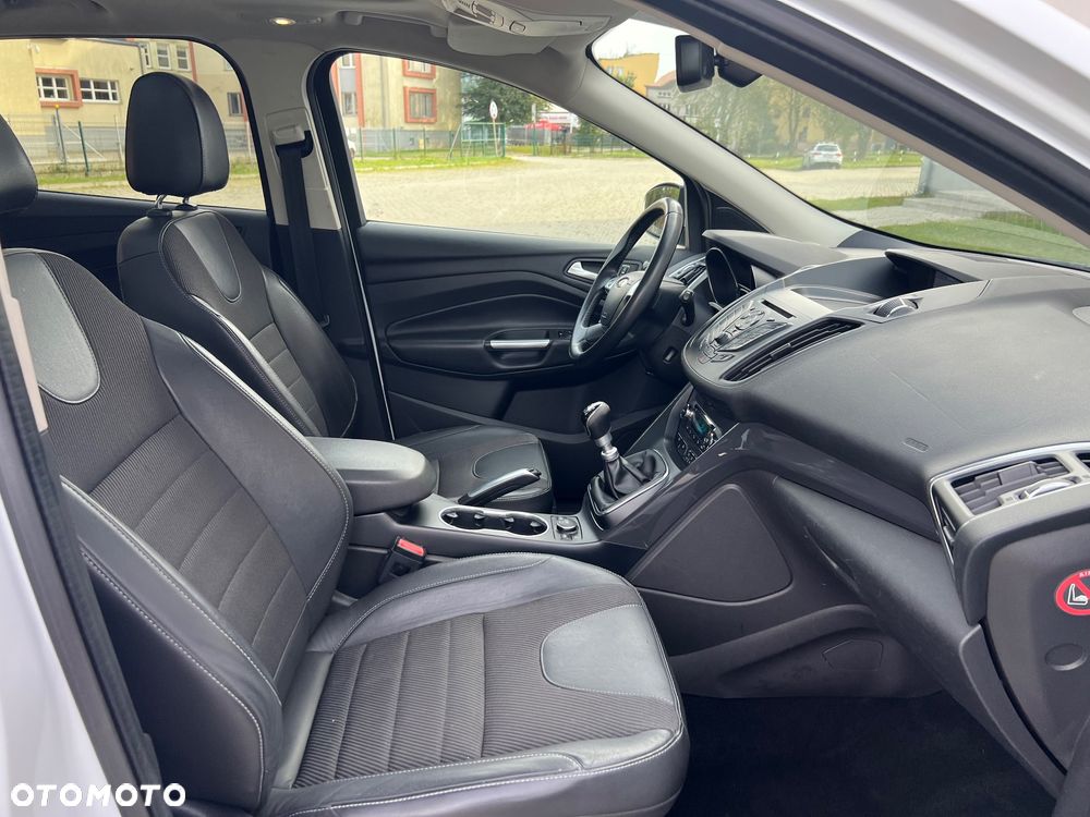 Ford Kuga 2.0 TDCi 2x4 Titanium - 21