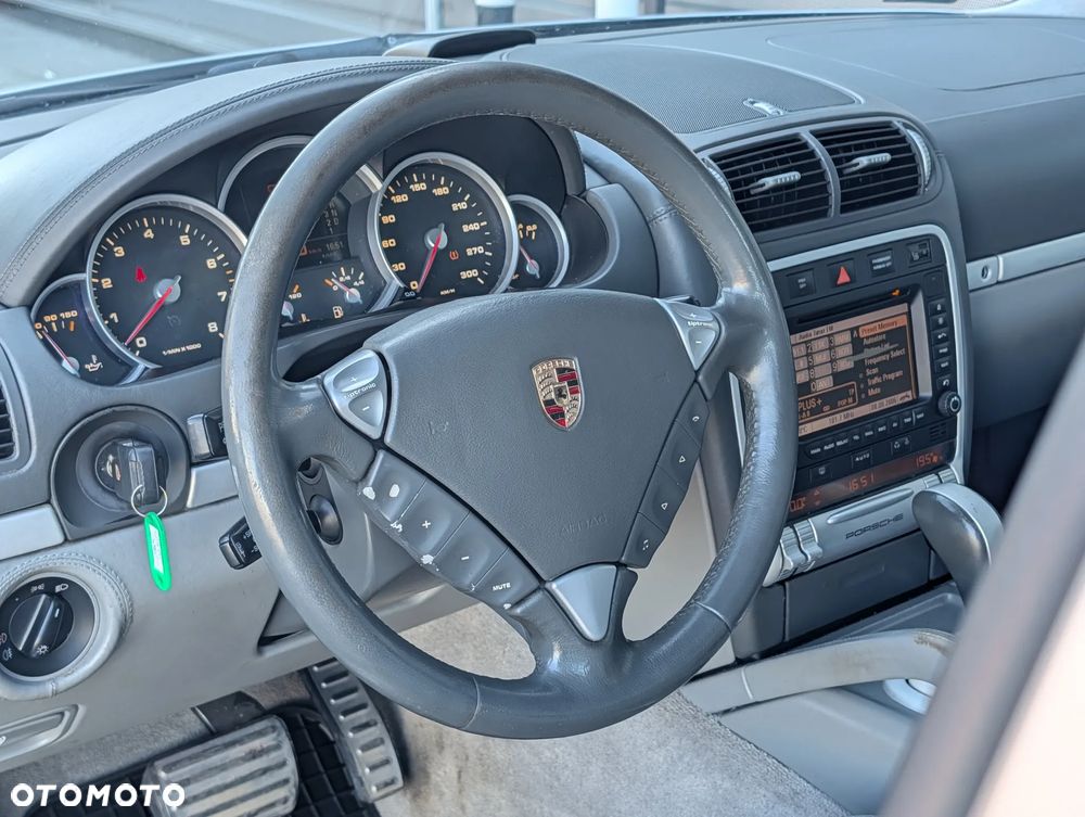 Porsche Cayenne - 12
