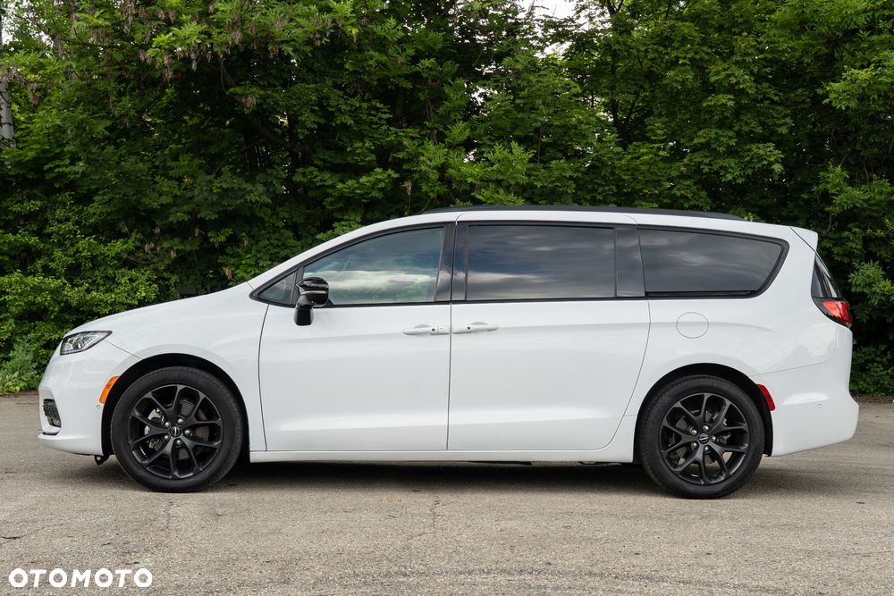 Chrysler Pacifica - 4