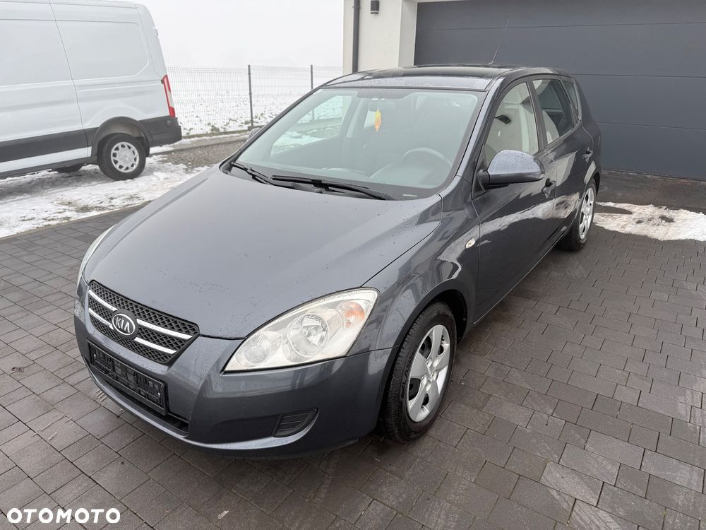 Kia Ceed - 1