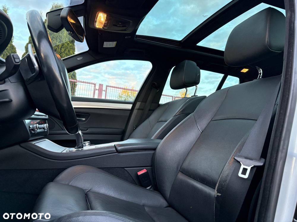 BMW Seria 5 525d Sport-Aut Modern Line - 25