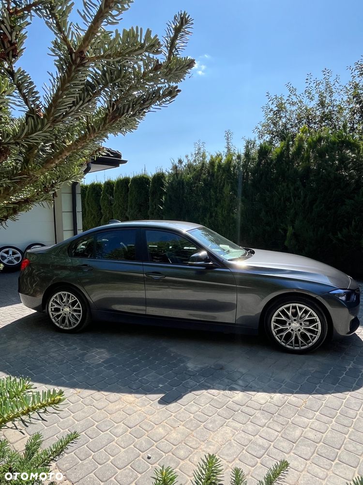 BMW Seria 3 318d - 4
