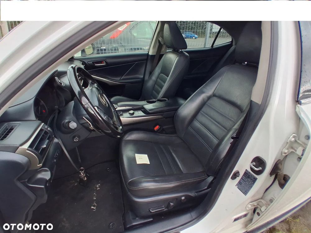 Lexus IS 300h Comfort - 30