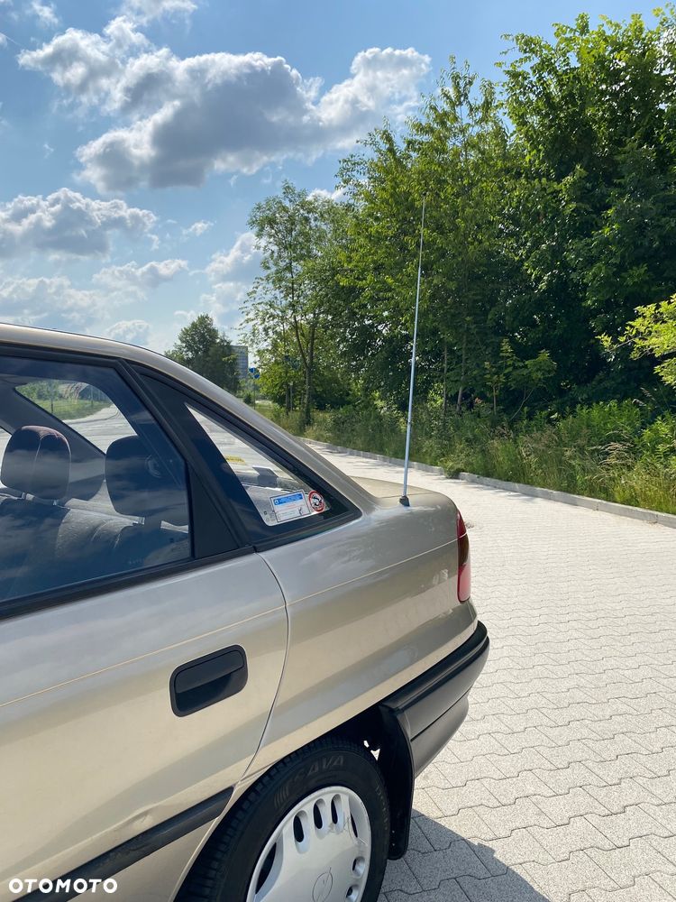 Opel Astra 1.4 GL - 37