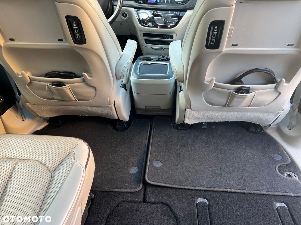Chrysler Pacifica - 16