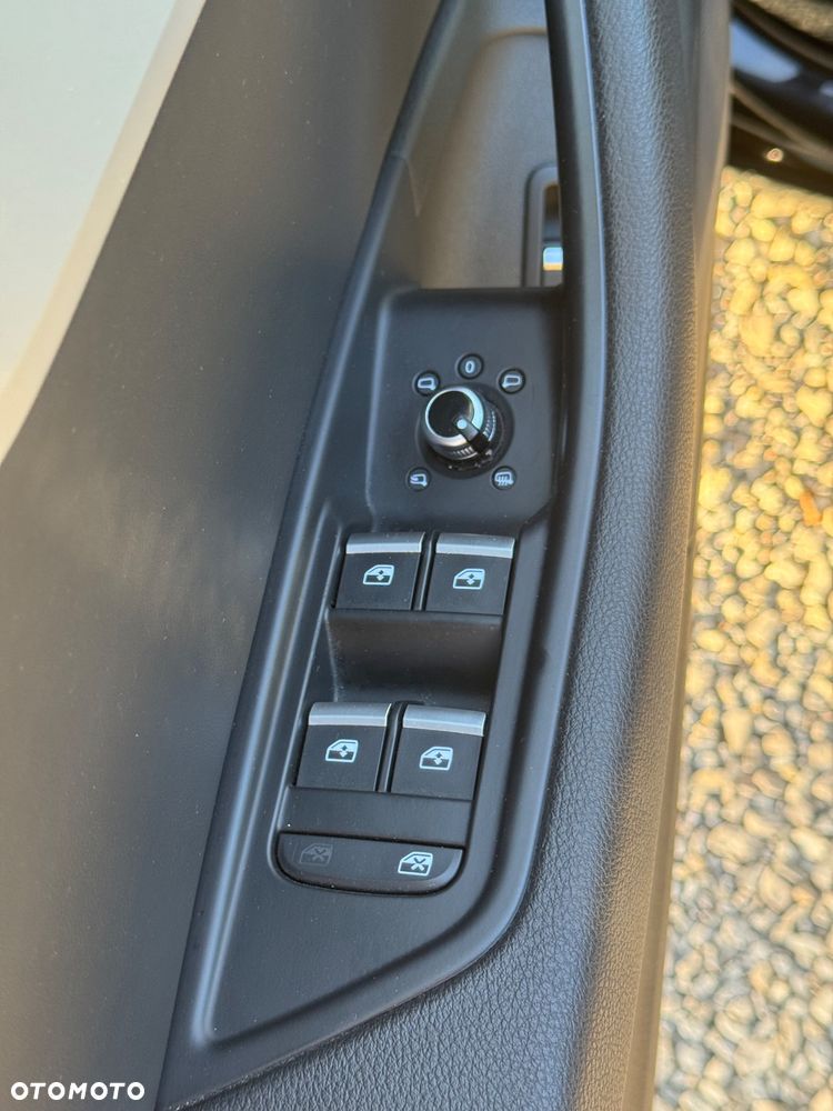 Audi A4 Avant 2.0 TDI Design - 15