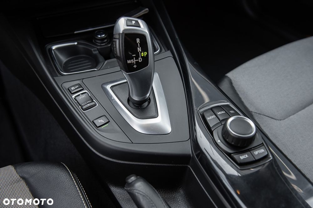 BMW Seria 1 118i - 26