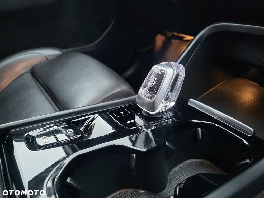 Volvo XC 40 B4 B DKG Momentum - 17