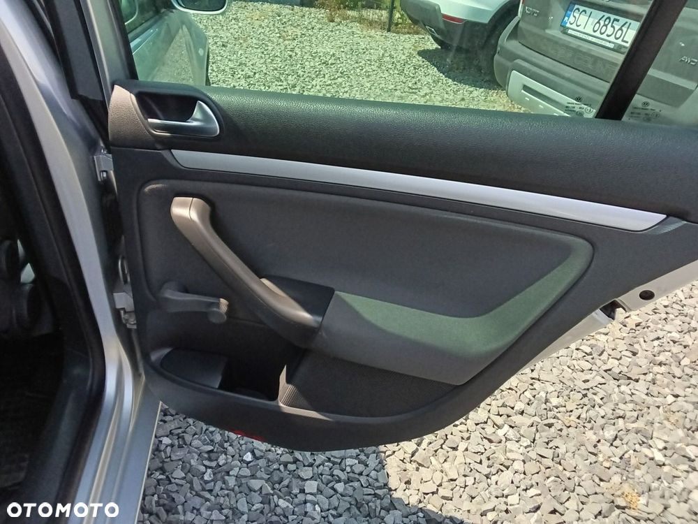 Volkswagen Golf - 28
