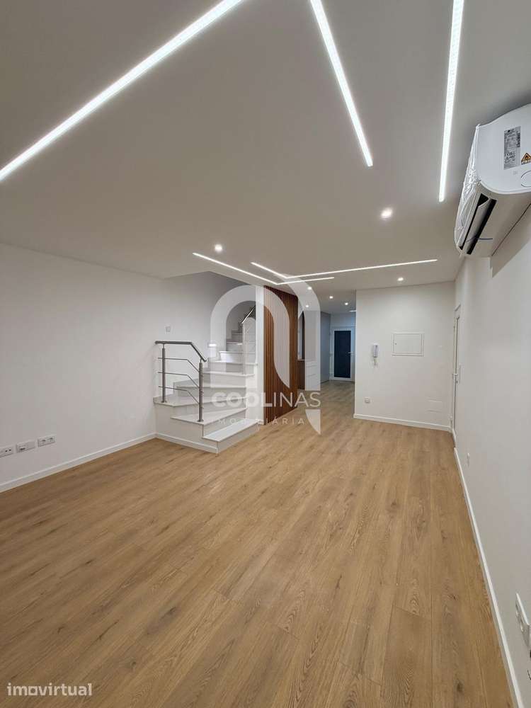Moradia T3 na Quinta do Conde – Conforto, Modernidade e Tranquilidade - Grande imagem: 3/43