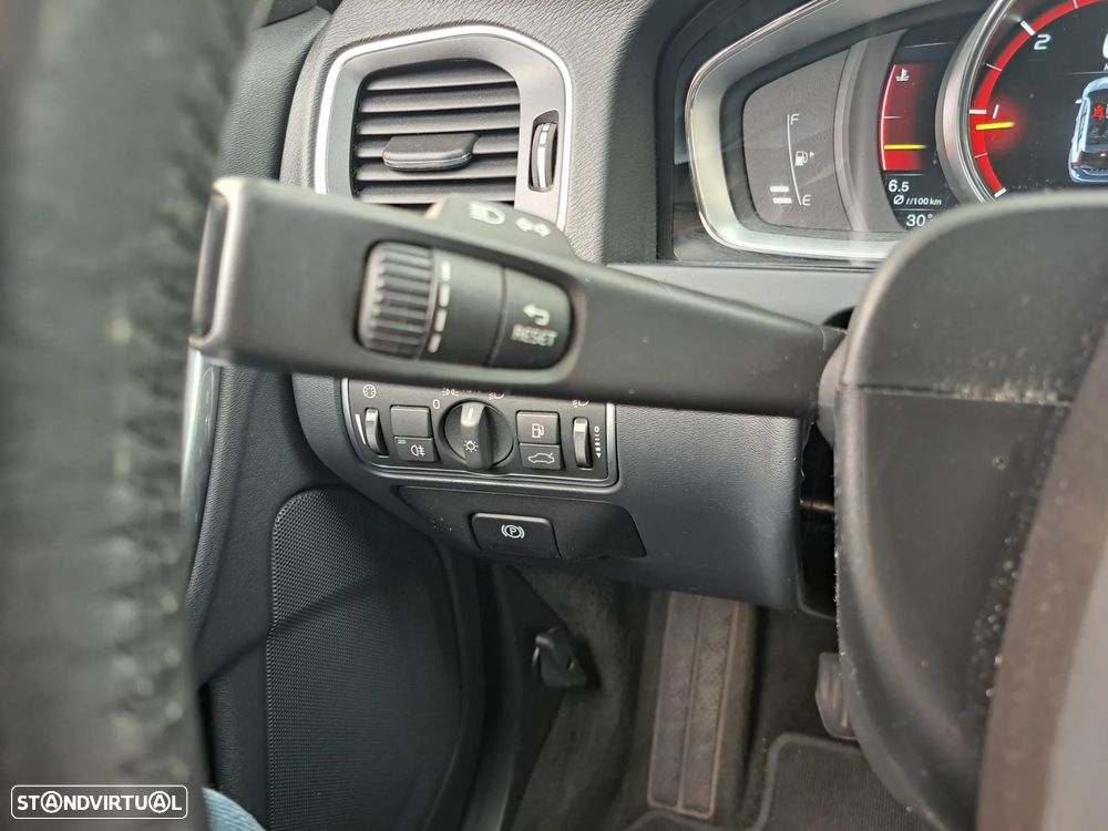 Volvo V60 Cross Country D4 Momentum - 16