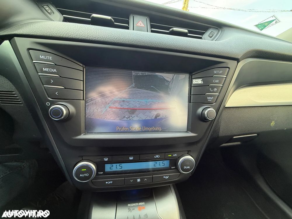 Toyota Avensis 1.6 Comfort - 9