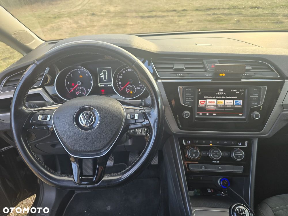 Volkswagen Touran 2.0 TDI BMT Comfortline - 4