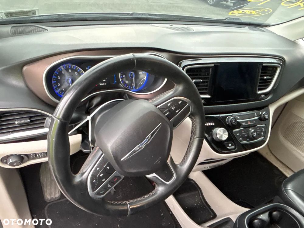 Chrysler Pacifica - 16