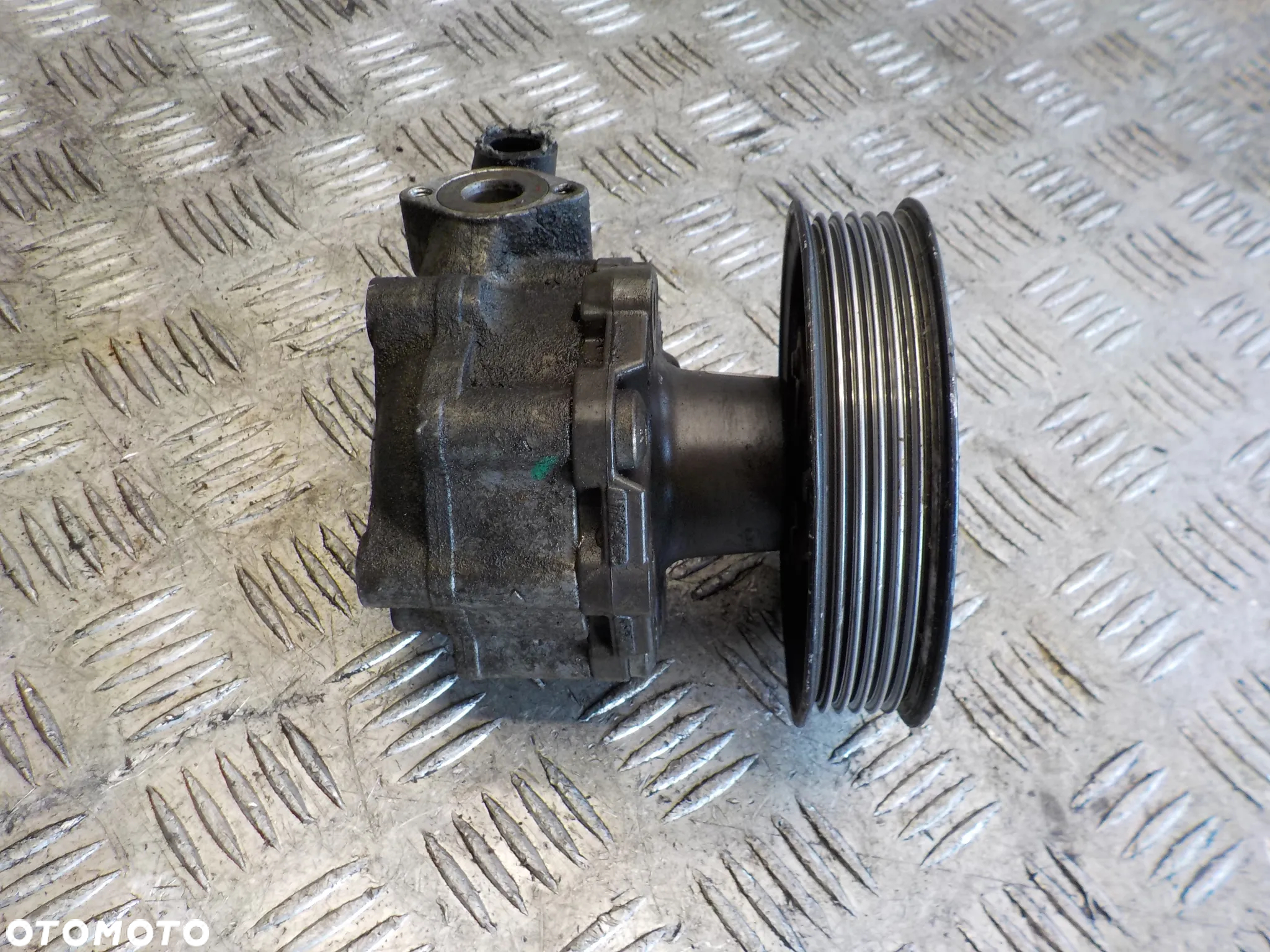 AUDI A4 B8 2.0 TDI POMPA WSPOMAGANIA 4F0145156K - 2