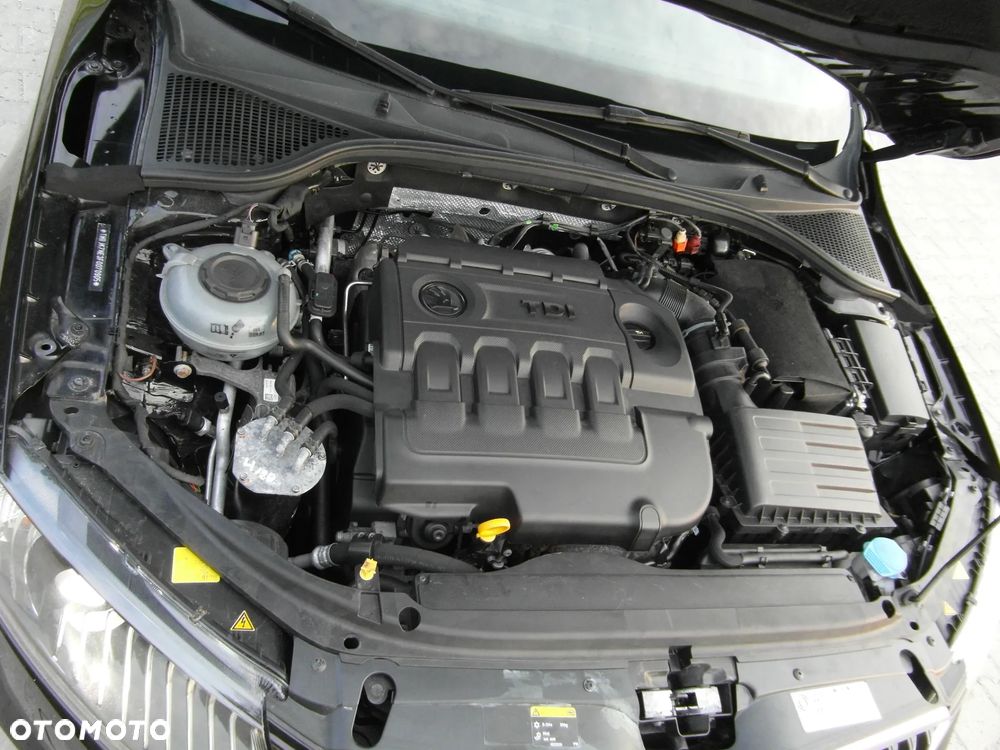 Skoda Octavia 2.0 TDI DSG RS - 38