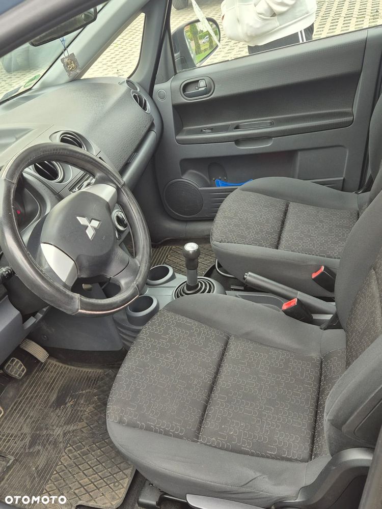 Mitsubishi Colt - 8