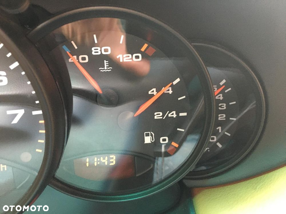 Porsche 911 Carrera - 7