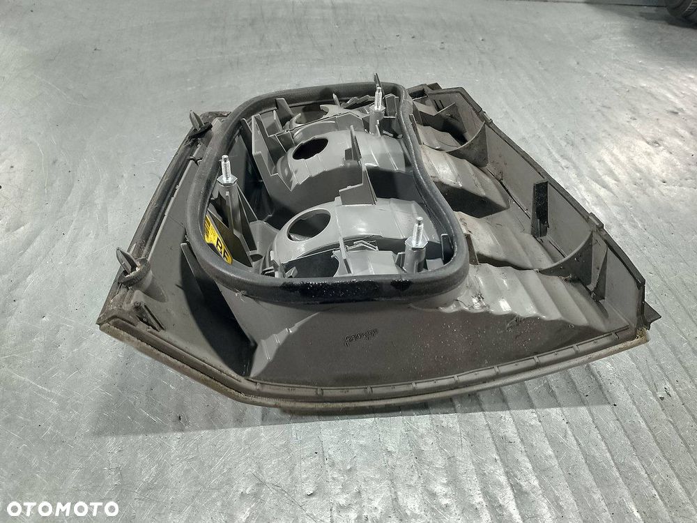 LAMPA TYLNA PRAWA OPEL VECTRA C 13157647 LIFTBACK - 7