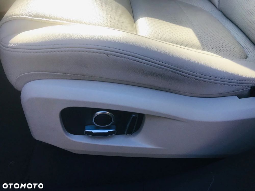 Jaguar F-Pace P250 AWD R-Dynamic HSE - 8