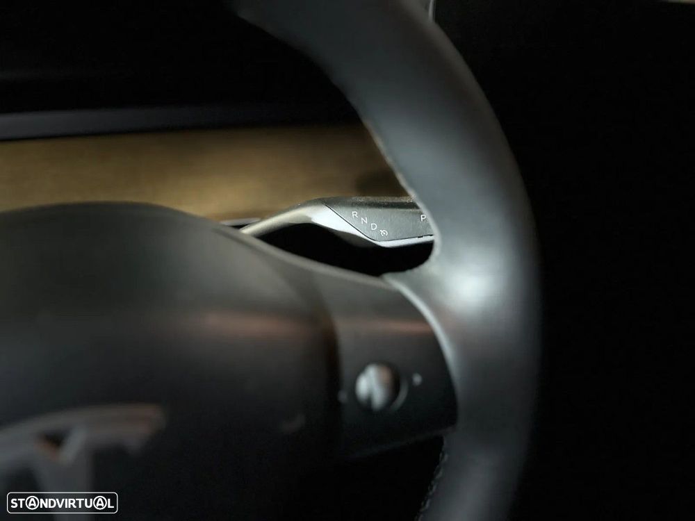 Tesla Model Y - 16
