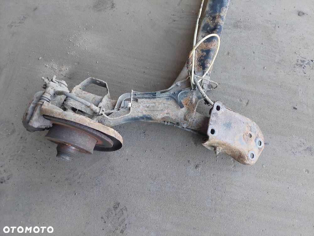 BELKA OŚ ZAWIESZENIA TYŁ VOLKSWAGEN PASSAT B4 KOMBI - 2