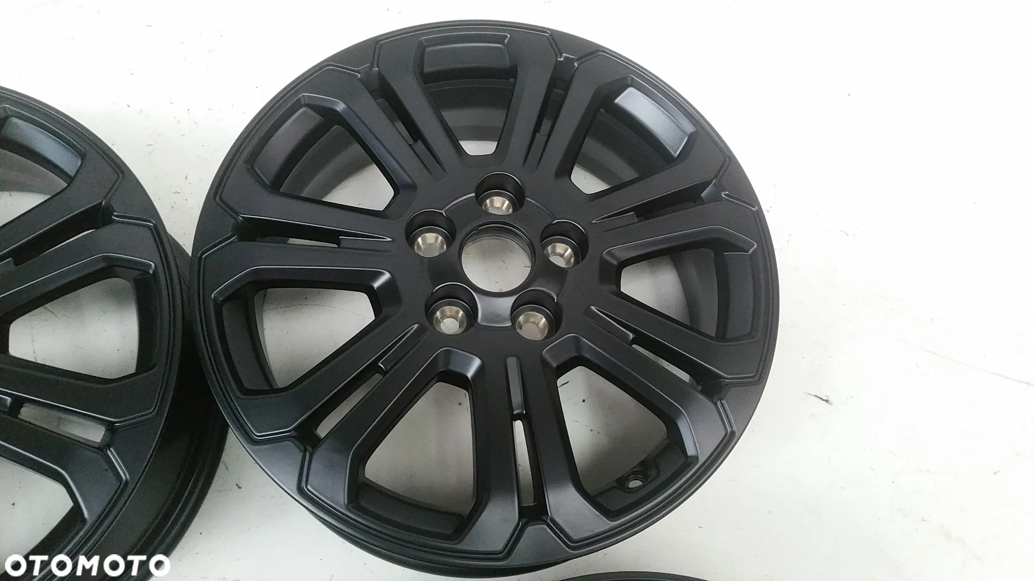 Felgi aluminiowe TRAFIC VIVARO TALENTO PRIMASTAR 5x114,3 - 4
