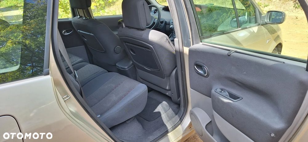 Renault Grand Scenic - 12