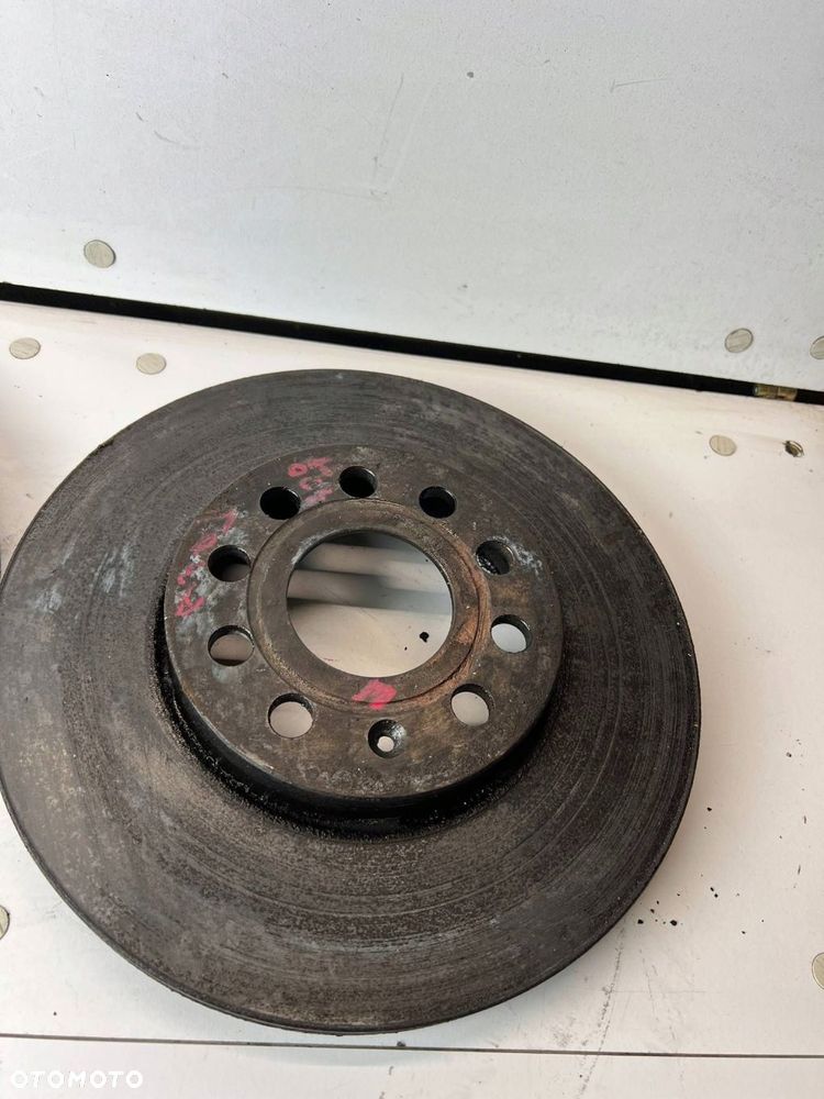 Tarcza hamulca przedniego Audi A3 S3 8V 2014 PRZÓD KOMPLET - 6