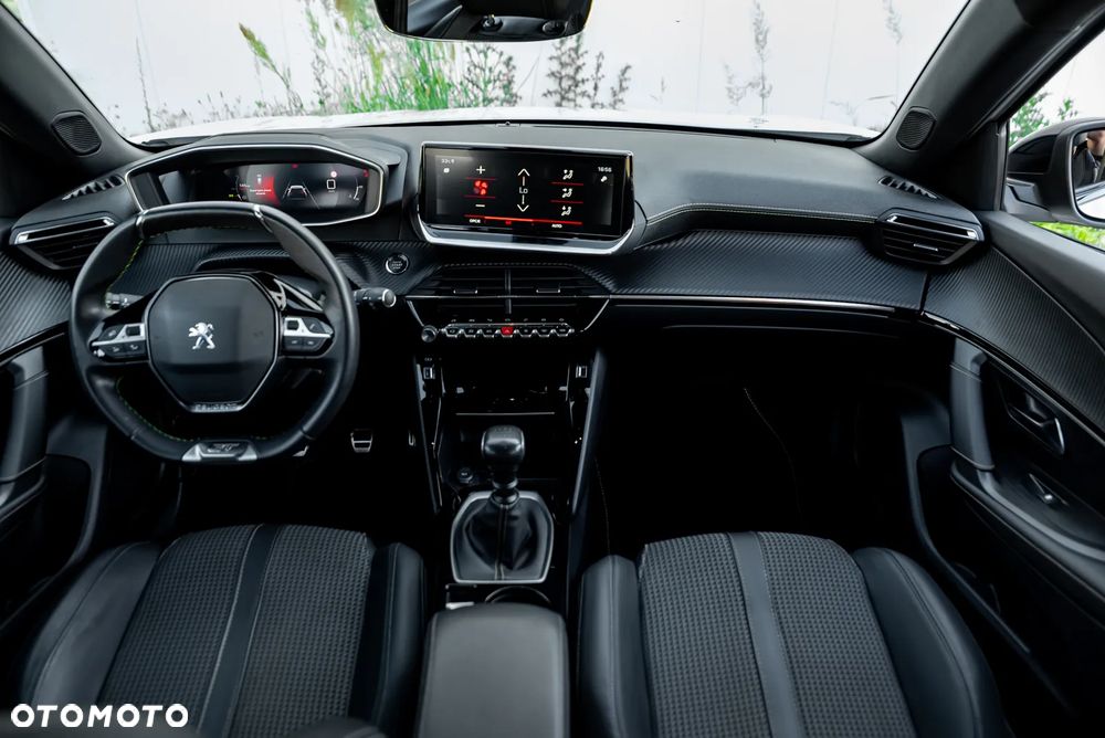 Peugeot 2008 1.2 PureTech GT S&S - 28