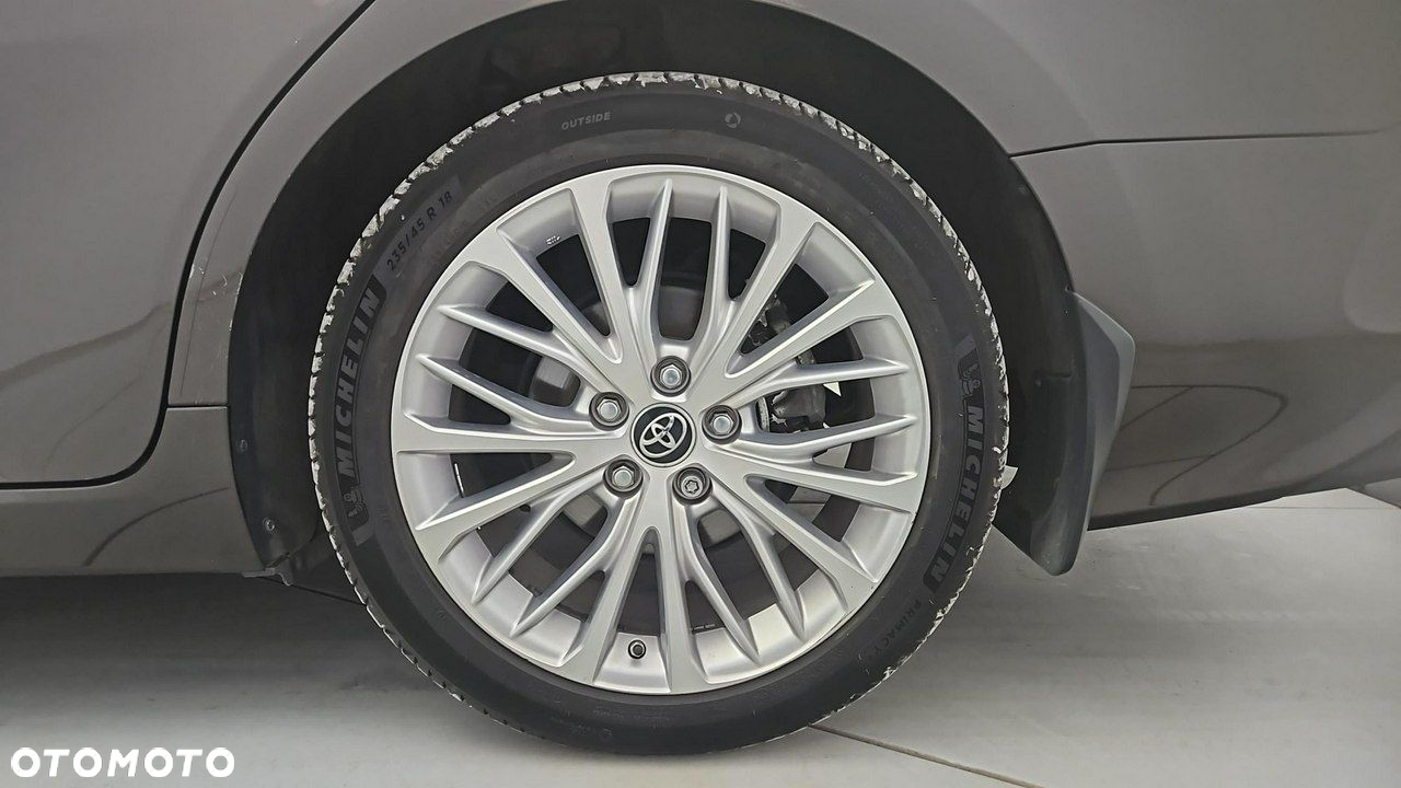 Toyota Camry - 17