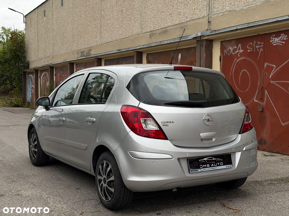 Opel Corsa 1.4 16V Innovation - 12