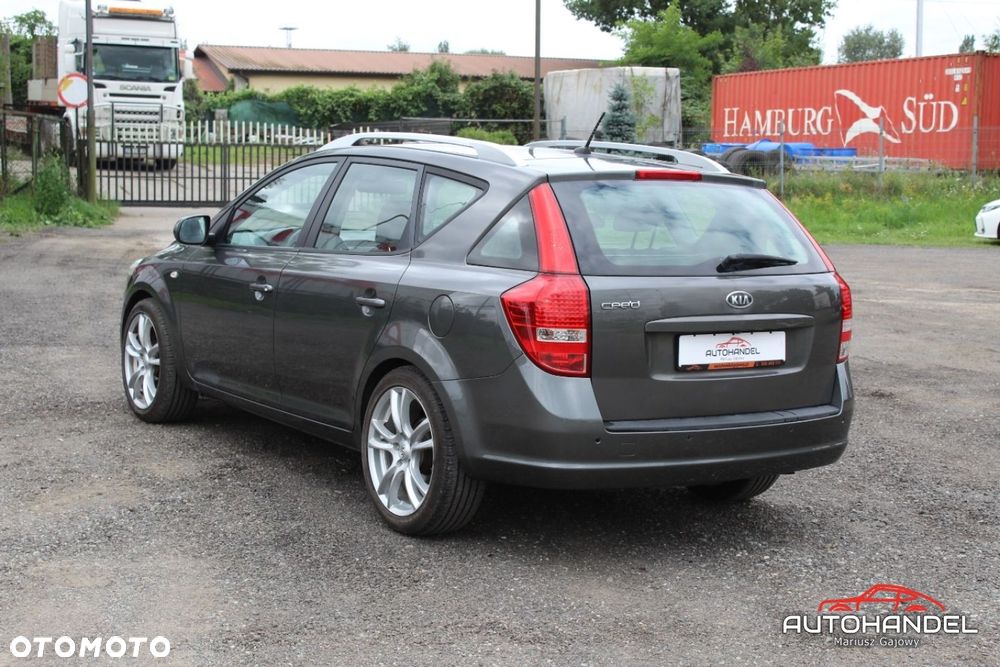 Kia Ceed - 4