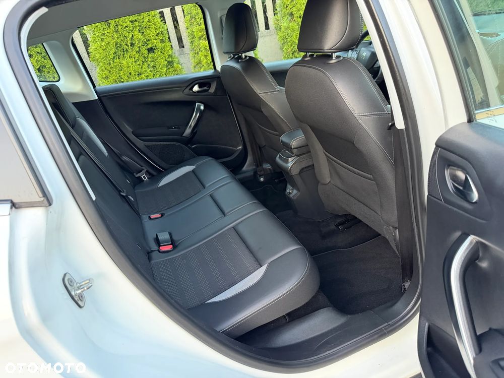 Peugeot 2008 BlueHDi FAP 120 STOP & START Allure - 22