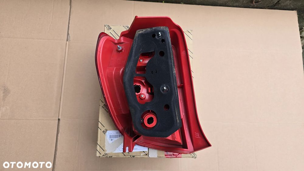 Toyota Urban Cruiser 09-12 Lampa Tylna Tył Prawa Oryginał - 4