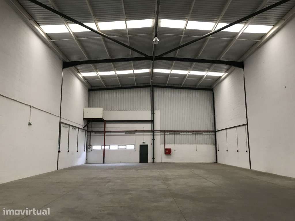 ALVERCA - Armazém com 693 m2 - Grande imagem: 2/6