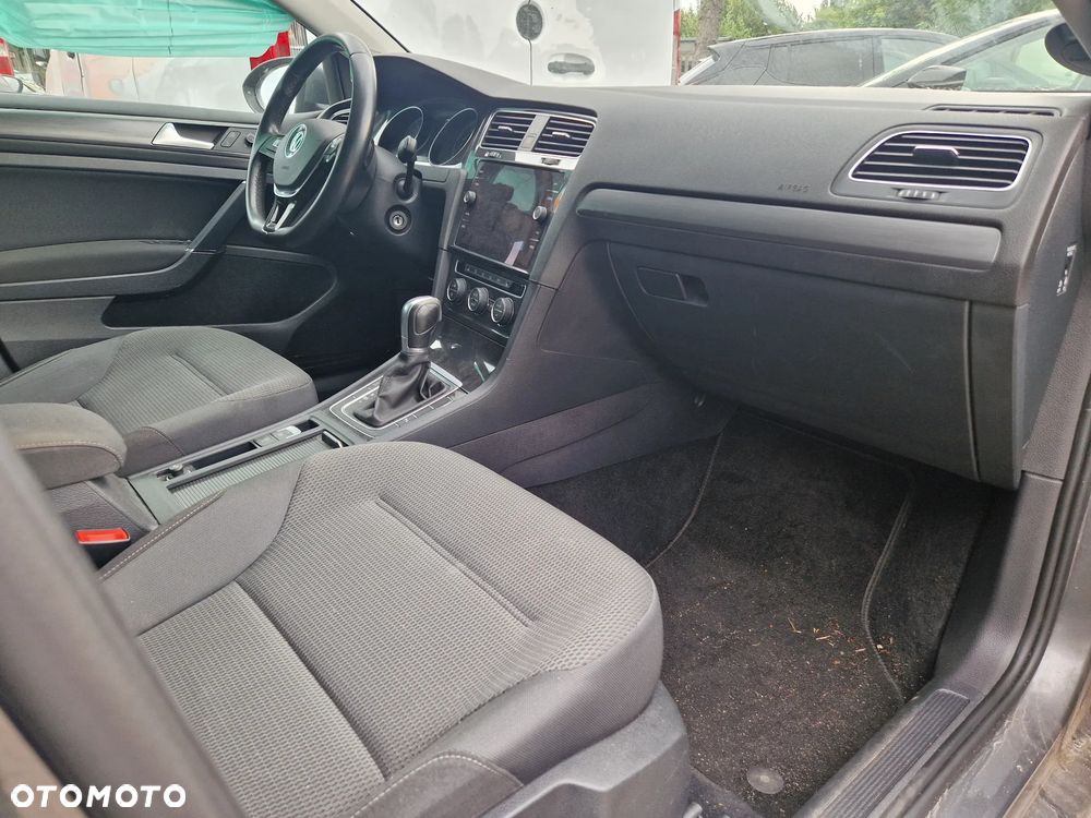 Volkswagen Golf - 6