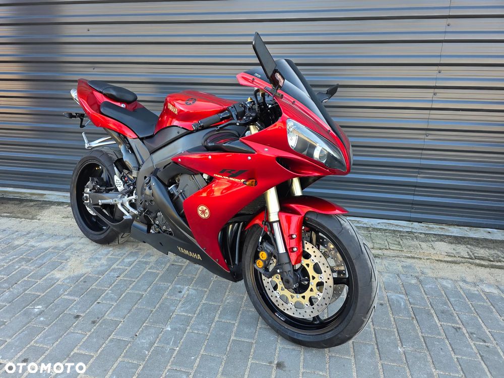 Yamaha R1 - 4
