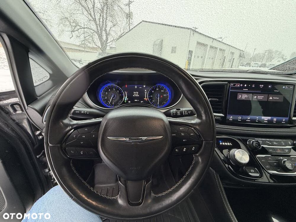 Chrysler Pacifica - 9